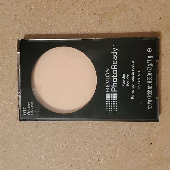 NIB Revlon PhotoReady powder Fair/Light - Picture 1 of 4